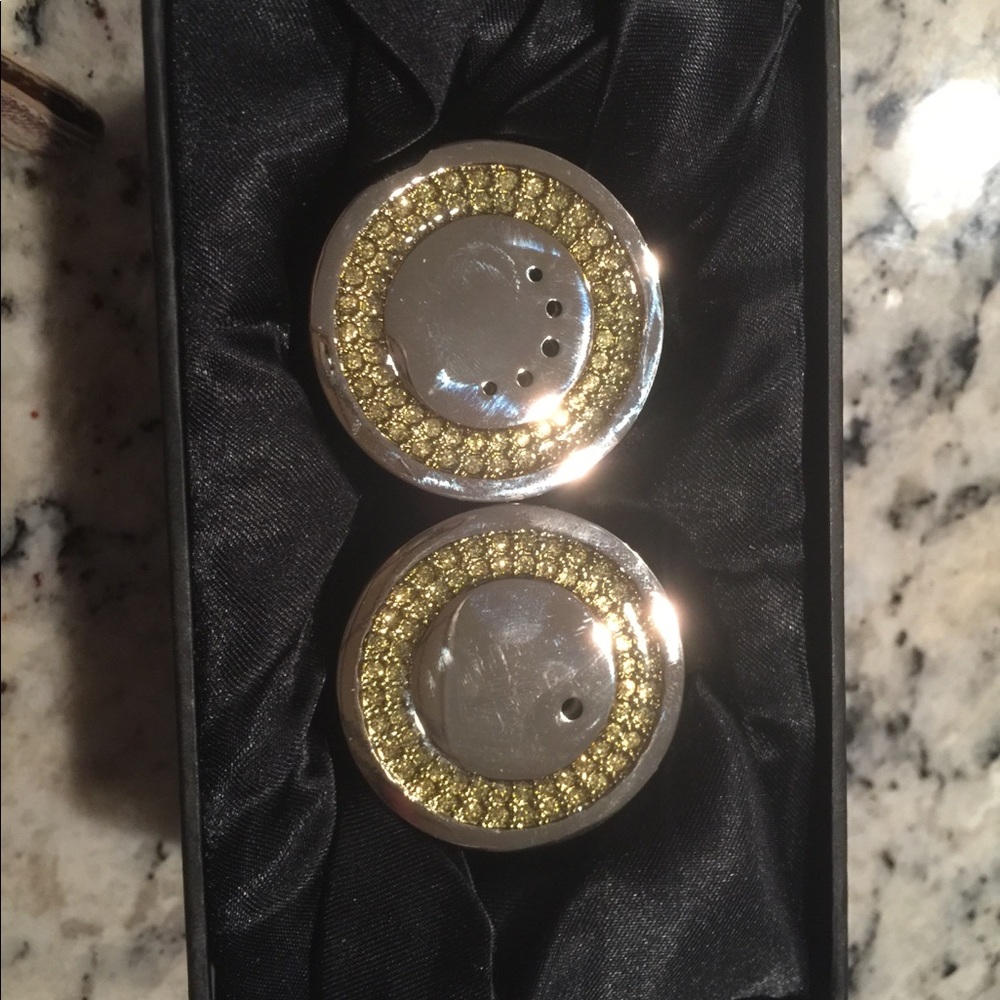 Beautiful salt and pepper shakers
